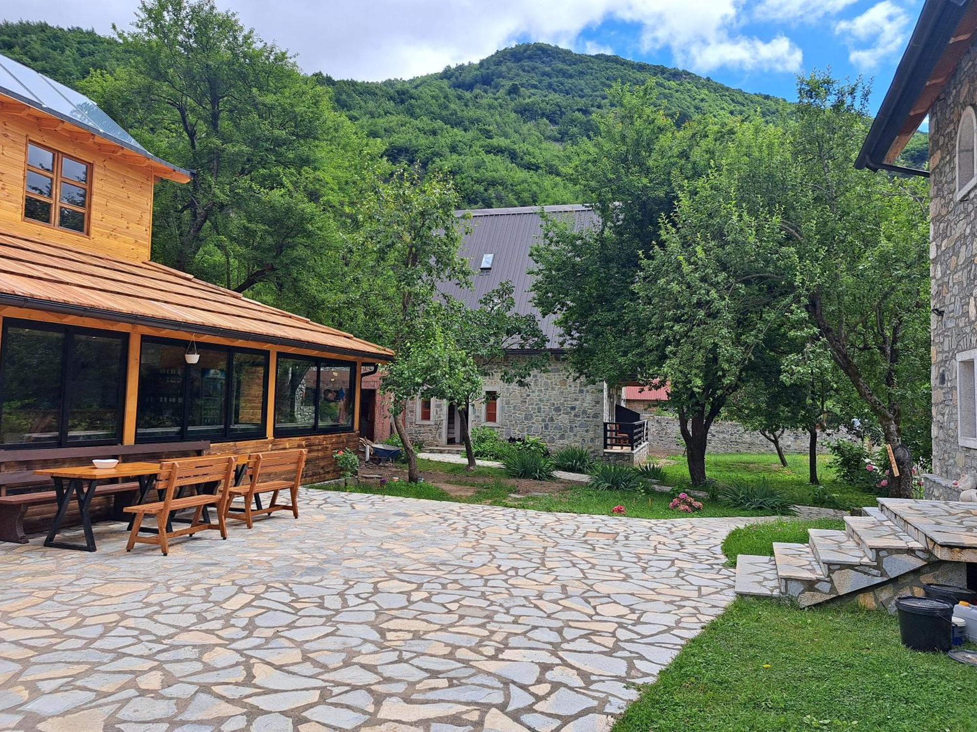 Villa Gjecaj Guesthouse And Restaurant Theth Eksteriør billede
